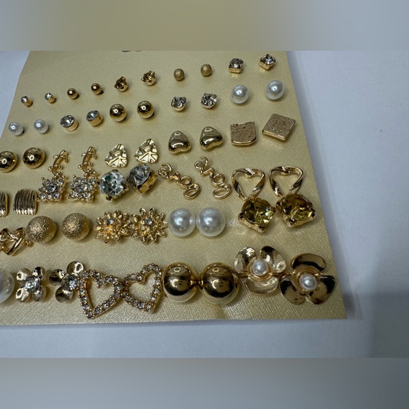 30pairs Flower & Heart Stud Earrings - Picture 4 of 6